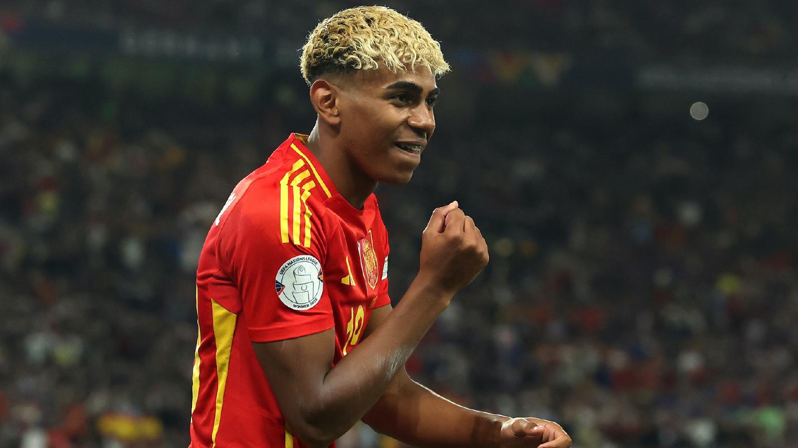 亚马尔怒斥种族歧视：无知的人伤不了罗卡丰达的孩子